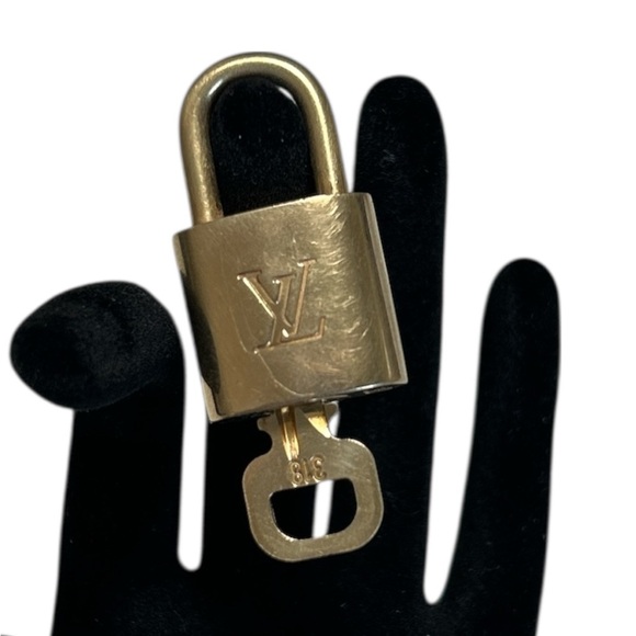 Louis Vuitton Luxurious Gold Lock and Key #318 - Picture 1 of 3